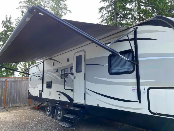 Power awning out . Forest River Vibe 2015