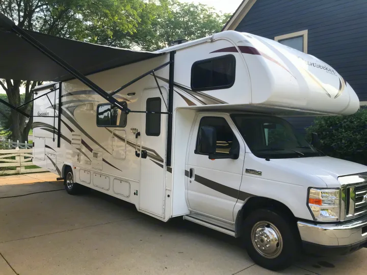 Clean Class C in excellent condition. Low miles.. Forest River Sunseeker 2018