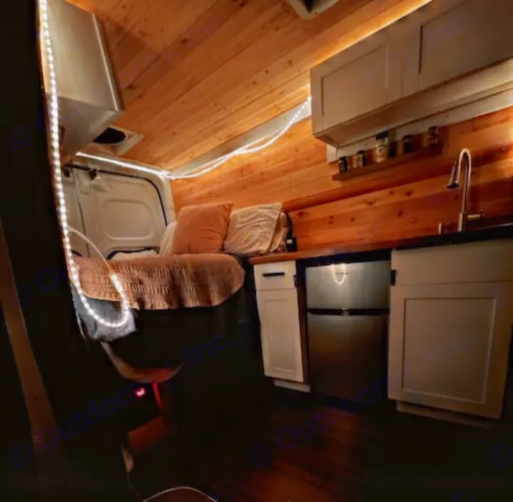 Nissan NV2500 High Roof 2012