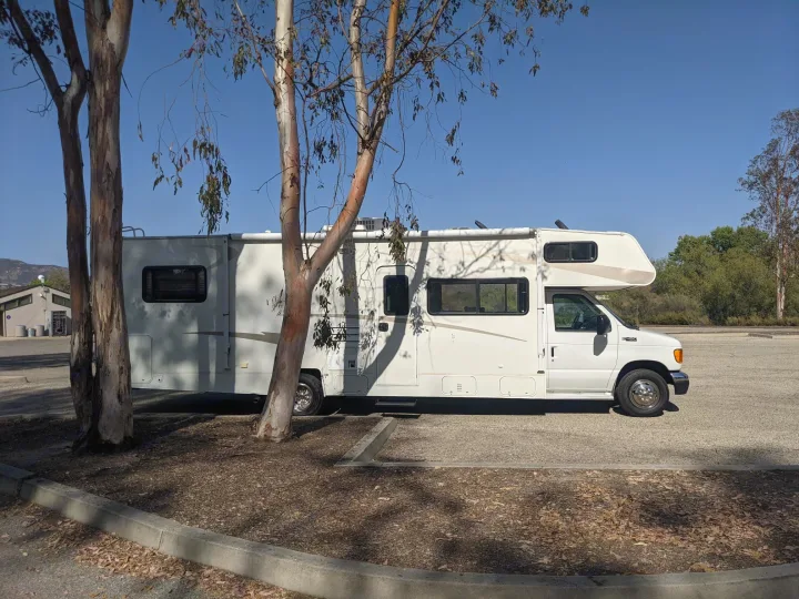 Parked-Lake Skinner. Coachmen Freelander 2005