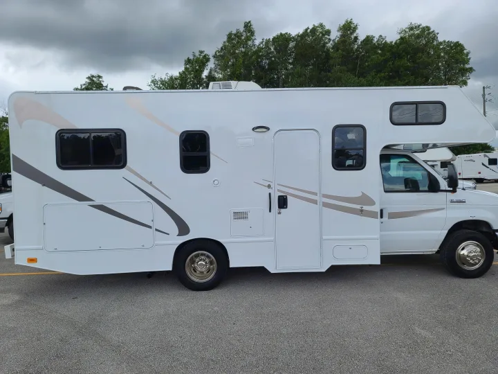 Thor Motor Coach Four Winds Majestic 2017