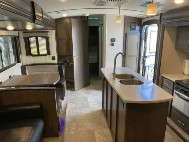 Crossroads RV Sunset Trail Super Lite 2019