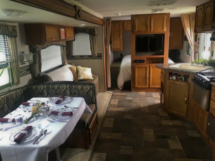 Dinette area. Keystone Summerland 2016