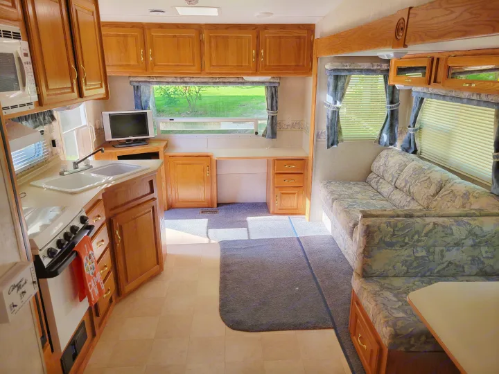 Spacious RV rental with full kitchen, office nook, and comfy living area with sofa & dinette.. Jayco Eagle 2002