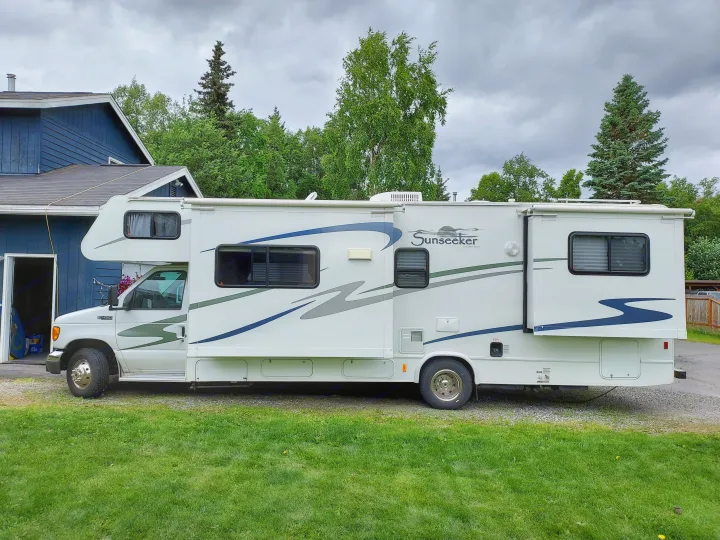sideview with both slides out. Forest River Sunseeker 2005