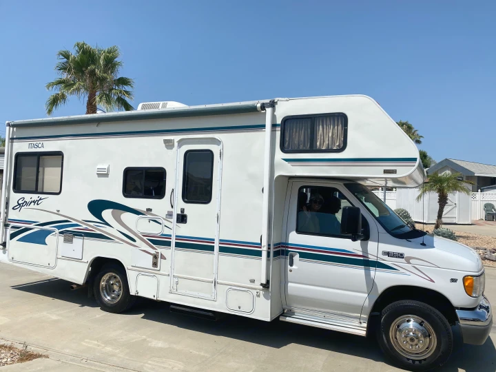 Winnebago Itasca Sunova 2000