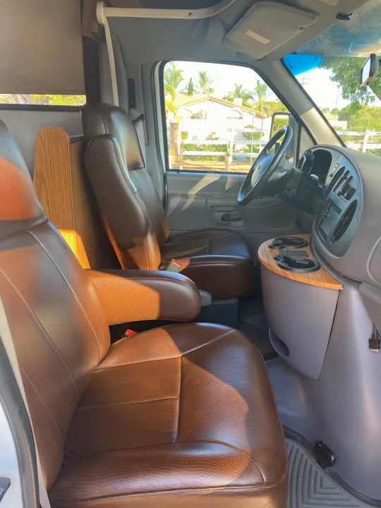 Winnebago Itasca Sunova 2000