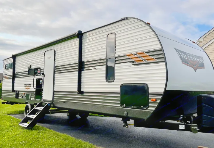 Modern Forest River Wildwood travel trailer with entry steps, ideal for your next rv rental adventure.. Forest River Wildwood 2021
