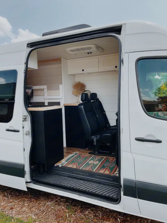 Four seatbelts!. Mercedes SPRINTER 2013