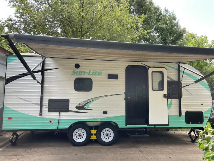 The handcrafted double-wall insulated Sun-Lite exterior boasts a vintage charm and a spacious awning that provides an oasis away from the Texas sun.. Sun Lite Sun-Lite 2018