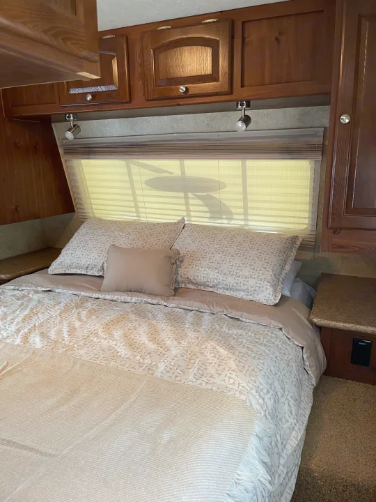 queen sized bed. Forest River Flagstaff Super Lite 2012