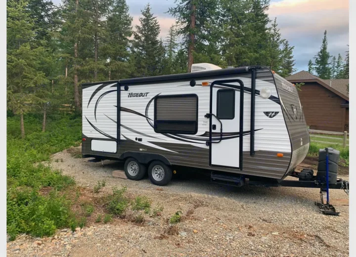 One door. Electric awning with strip led light. Keystone Hideout 2015