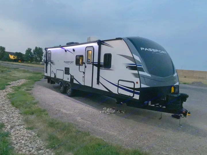 Camper has outdoor speakers, kitchen area, LED lights and electric awning . Keystone Passport 2021