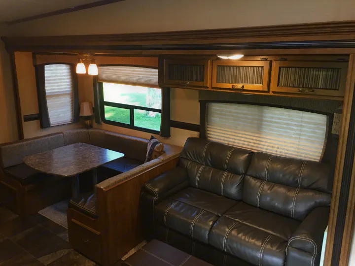 convertible dinette and couch. Crossroads Reserve 2017