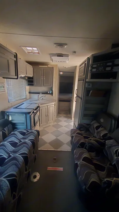 Bright and beautiful kitchen. Weekend Warrior Superlite Toy Hauler 2008