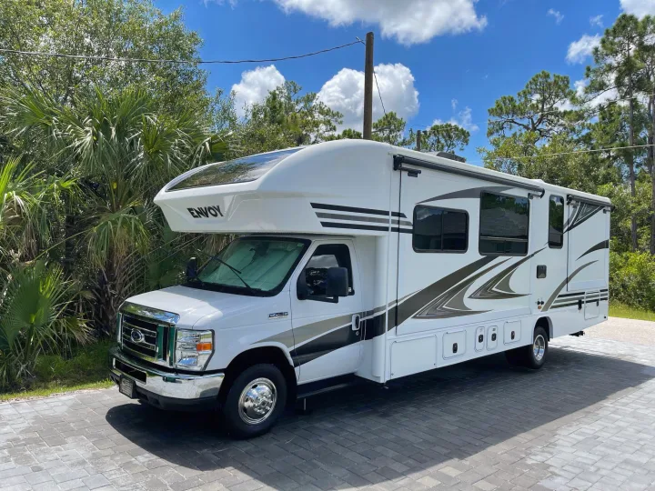 perfect for watching the sun set or watch a concert in your own VIP box. Jayco Envoy 100 2018