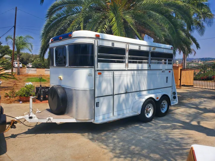 Offers two drop-down horse feed windows, a high mounted switch light towards the rear and another above the spare tire, and 1 tie loop towards rear.. Other Other 1997