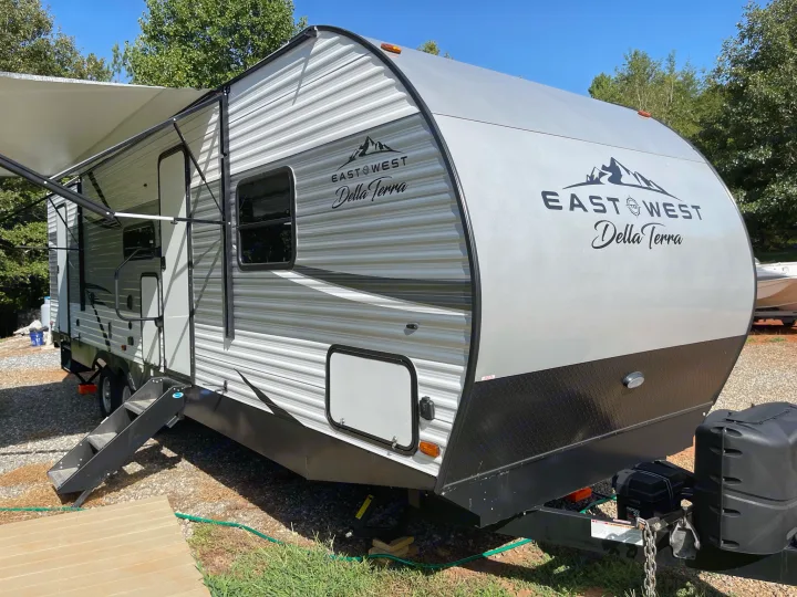 East to West Della Terra 2021