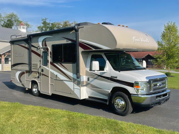 Thor Motor Coach Chateau 2015