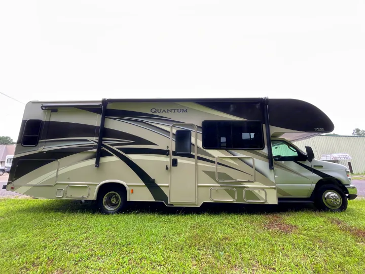 Thor Motor Coach Quantum 2019