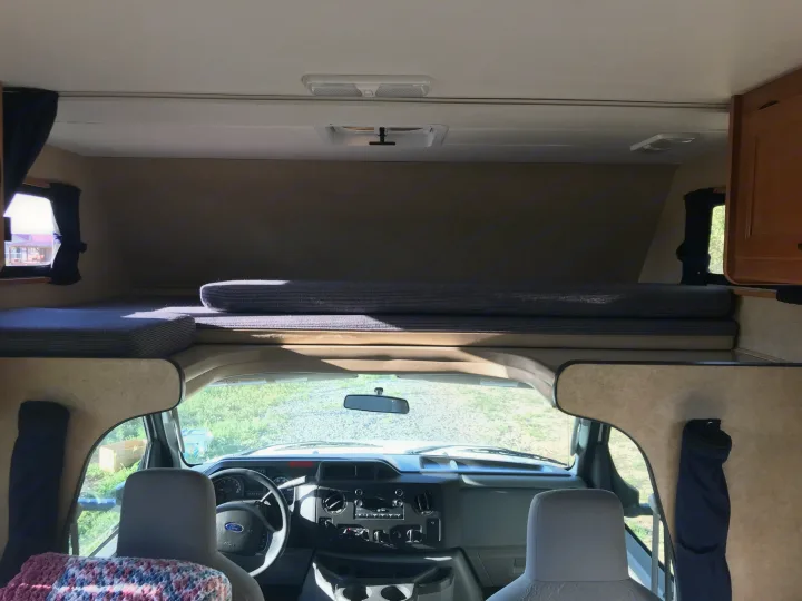 This front bed lifts for headroom while driving.. Thor Motor Coach Four Winds Majestic 2017