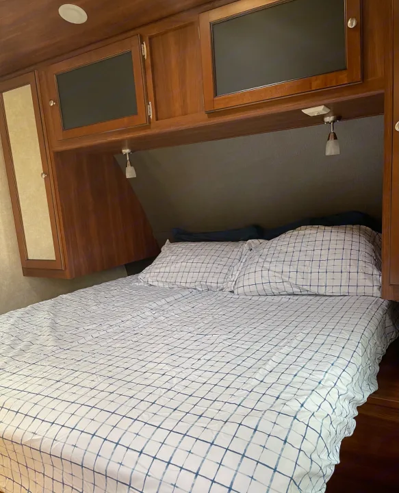 Queen bed - Would come fully dressed unless requested to remove our provided dressing. . Keystone RV Bullet Premier 2015