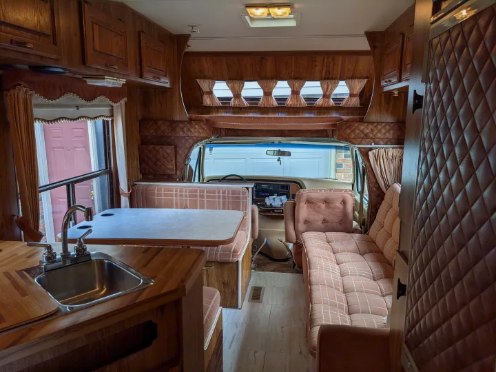 Ford Travelair 1985