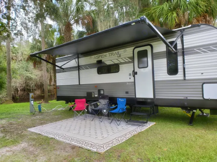 awning, bunkhouse. Aspen Trail LE 2021
