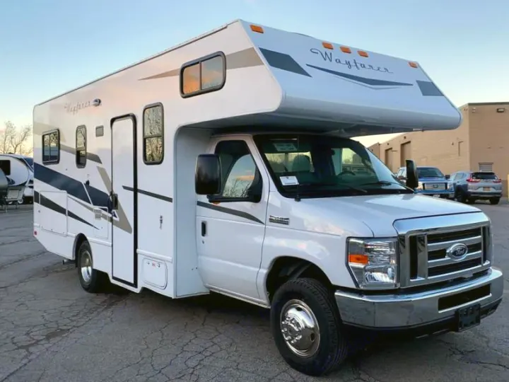 Discover adventure with this modern white Class C Wayfarer RV rental, built on a Ford chassis. Ready for your road trip!. Tiffin Motorhomes Wayfarer 2021