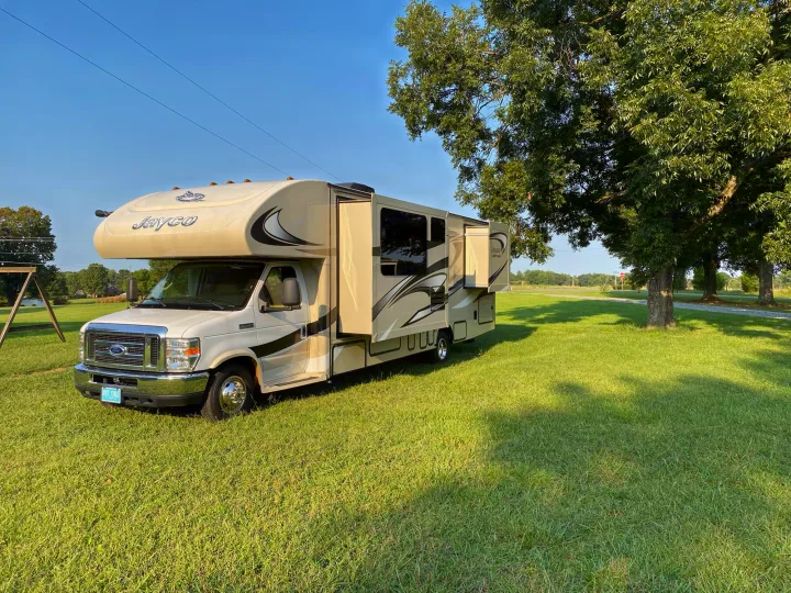Roomy and oh so comfy!  Savanah will not dissapoint.  . Jayco Greyhawk 2015