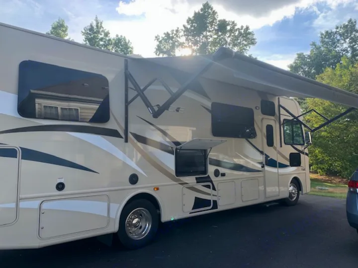 Spacious RV rental, awning extended, outdoor TV bay open. Perfect for travel adventures!. Thor Motor Coach A.C.E 2017