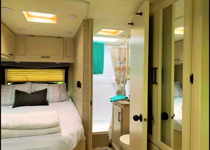 This clean, modern rv rental offers comfortable travel accommodation, featuring a bedroom with fresh bedding and a compact bathroom.. Thor Motor Coach Four Winds 2022