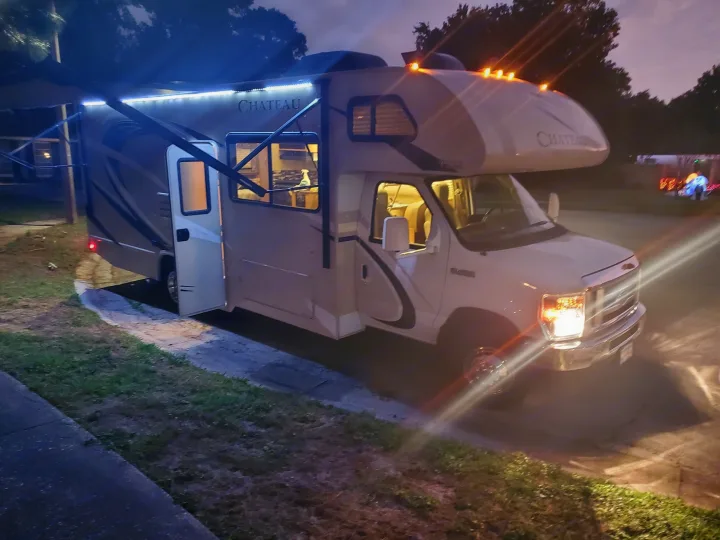 Thor Motor Coach Chateau 2017