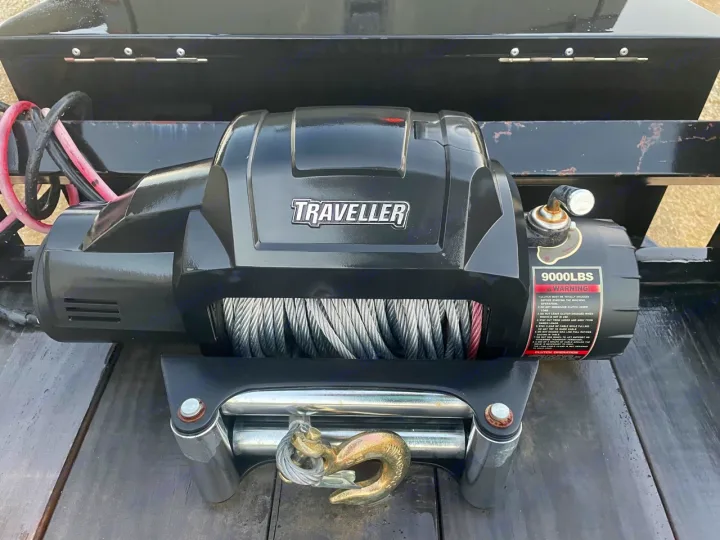 TRAVELLER 9000lbs winch with steel cable, crucial for rv rental towing or recovery.. Other Other 2020
