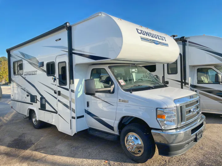 White Gulf Stream Conquest Class C RV rental on a Ford E350 chassis. Ready for your adventure with sleek black graphics.. Gulf Stream Conquest 2021