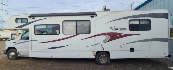 View from the Drivers side. Coachmen Freelander 2011