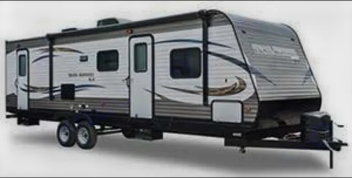 Modern white and grey travel trailer, ideal for rv rental adventures. Explore the outdoors with this spacious camper.. Trail Runner heartland 25sle 2016