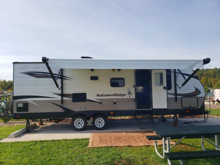 Autumn Ridge RV rental with extended awning, parked at a sunny campsite. Ready for outdoor adventures.. Starcraft Autumn Ridge 2019