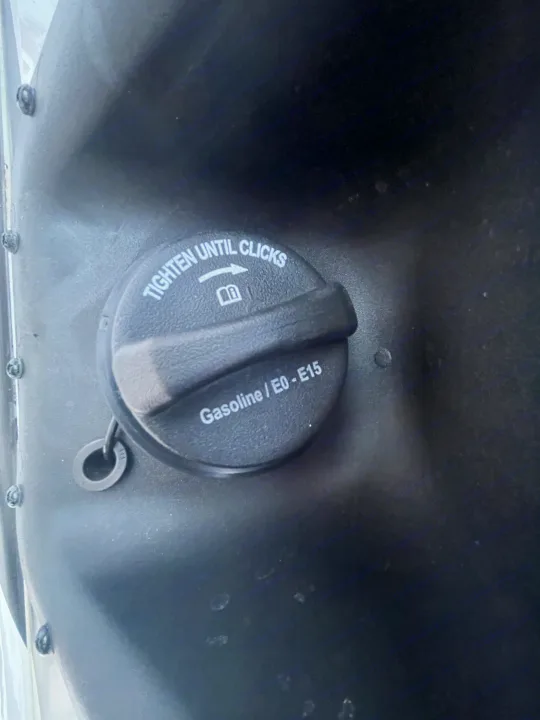 RV rental fuel cap showing "TIGHTEN UNTIL CLICKS" and "Gasoline / E0 - E15" for proper fueling.. Thor Four Winds 2021