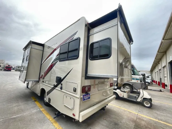 Thor Motor Coach Quantum 2022