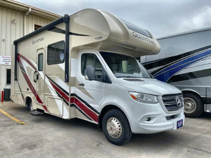Thor Motor Coach Quantum 2022