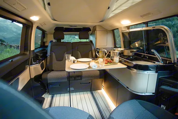 Intérieur Marco Polo - Van Away Ajaccio. Mercedes Marco Polo 2022