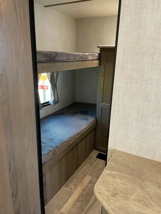 Bunk room, sleeps 4. Gulf Stream Conquest 2021