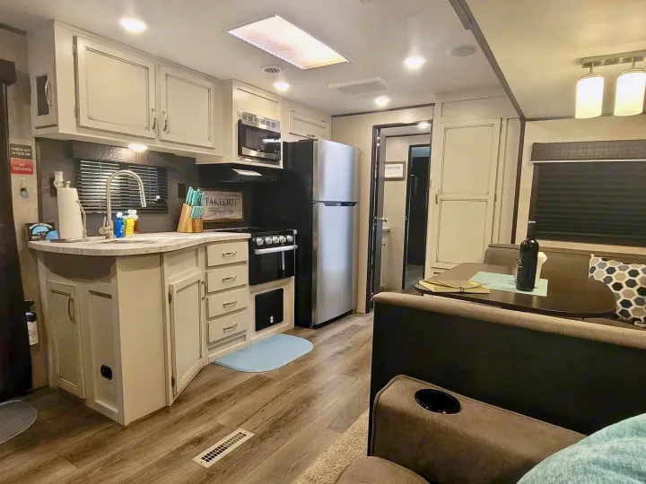This spacious RV rental features a full kitchen, dining booth, and cozy living area, ideal for comfortable travel.. Jayco Jay Flight 2022