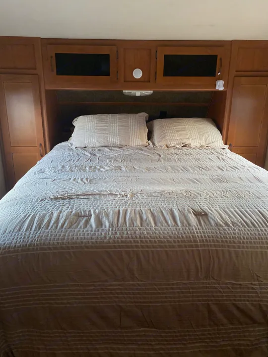upgraded queen bed. Forest River Cherokee Grey Wolf 2014