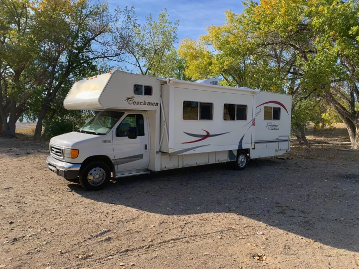 This unit has one large slide out that encompasses the dinette and couch.. Coachmen Freedom Express 2005
