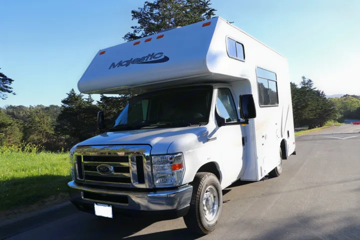 White Majestic RV rental parked on a sunny day. This camper is ready for your next road trip.. Thor Majestic 2018