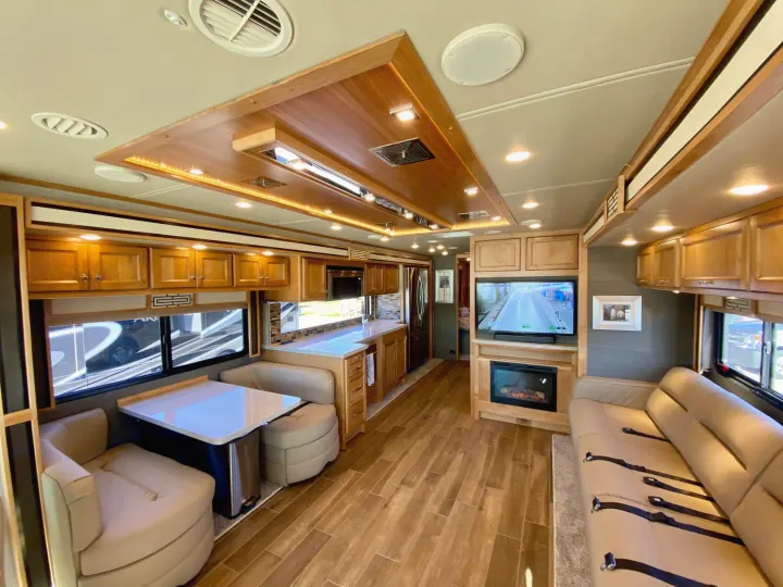 Tiffin Motorhomes Allegro Red 2021
