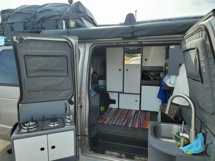 Ford E350 Box Van 2002