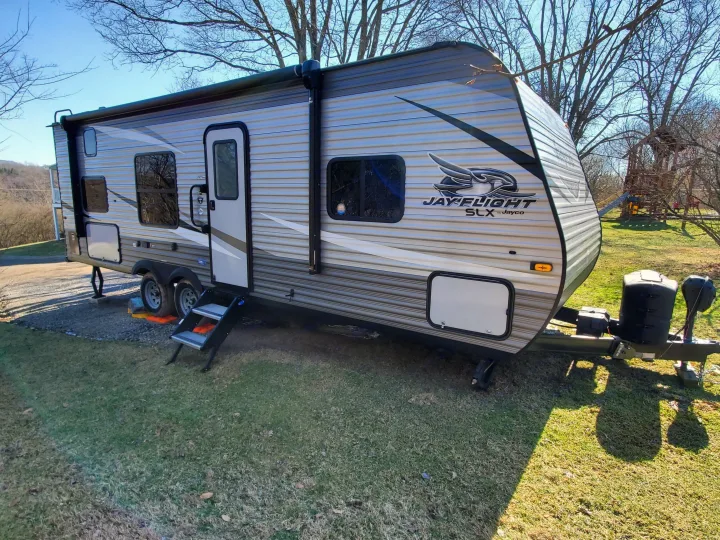 30 ft Trailer
30 amp electric 
Gross Weight: 6000 lbs
Dry weight: 4690 lbs
Fresh water: 42 gal
Grey water: 39 gal
Black water: 39 gal
16' Power awning. Jayco Jay Flight SLX 2021